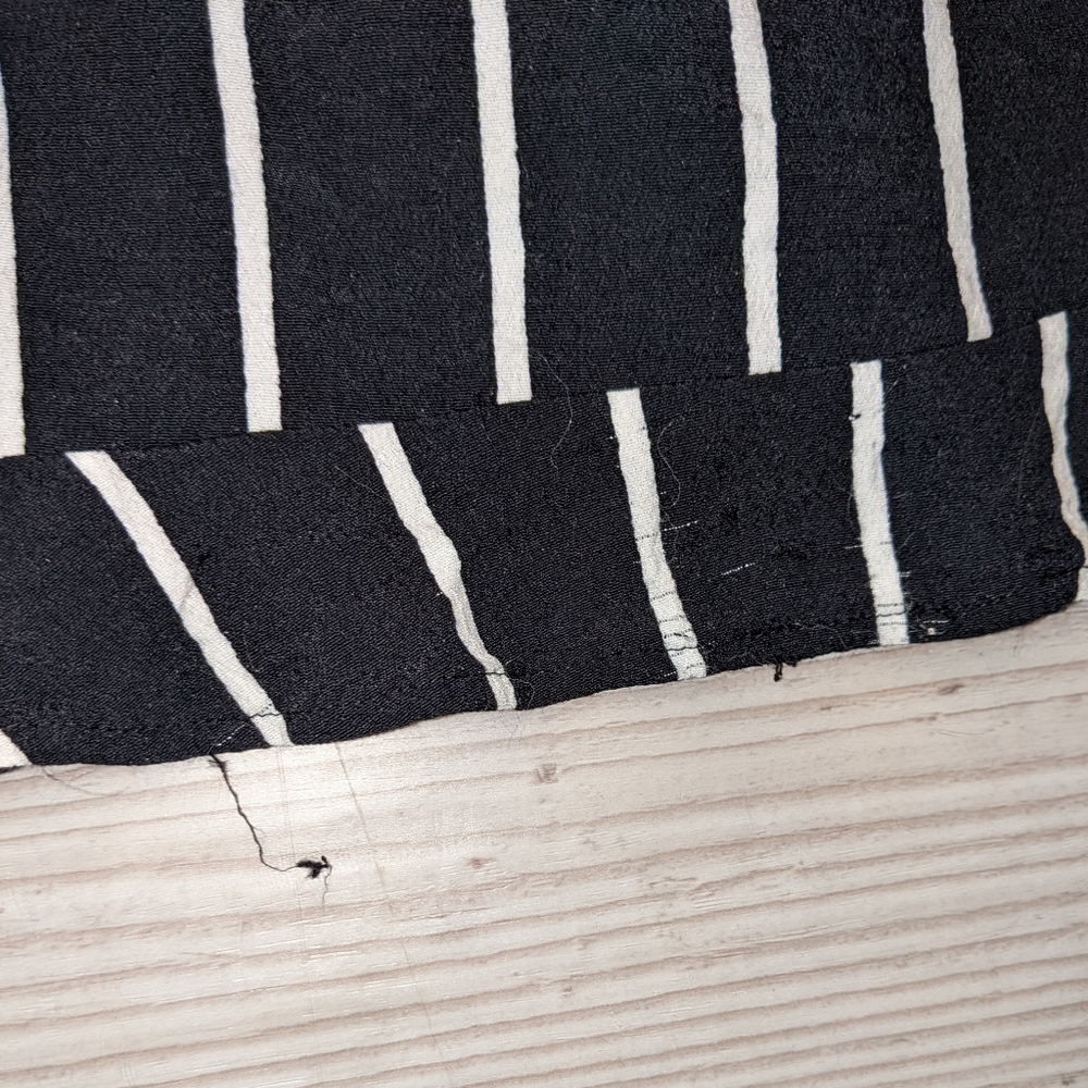 LOFT Black and White Striped Romper, Plus Size 18 GUC - Picture 4 of 6
